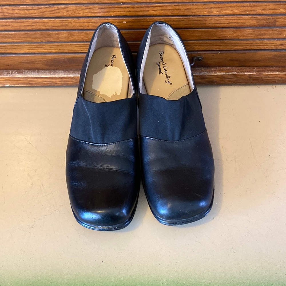 Browns Landing size 7 1/2 slip on shoes